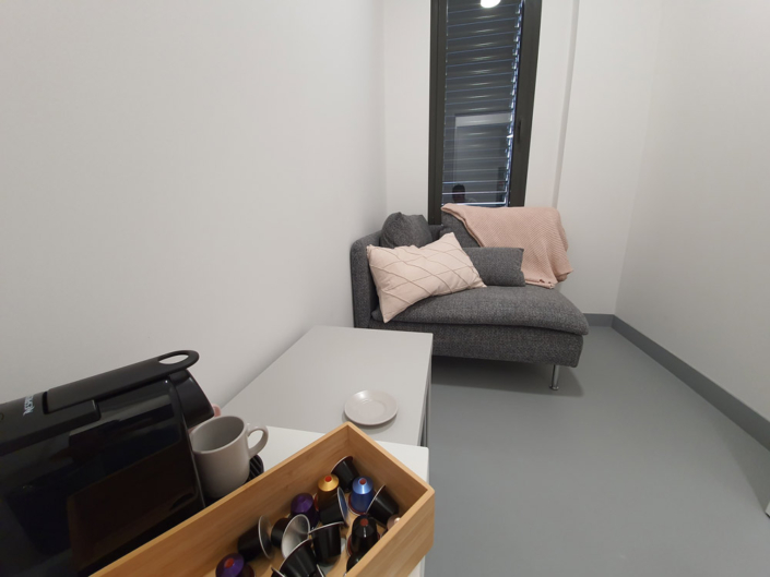 Salle d'attente pour les familles